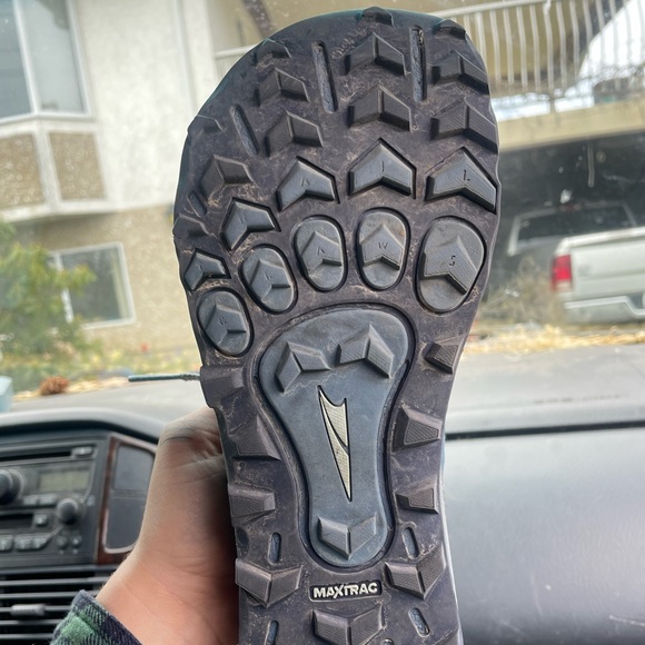 Like knew Lone Peak 6 trail shoes - Picture 2 of 4